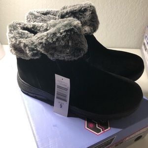 Khombu Jessica Ladies Boots Black With Box & Tags